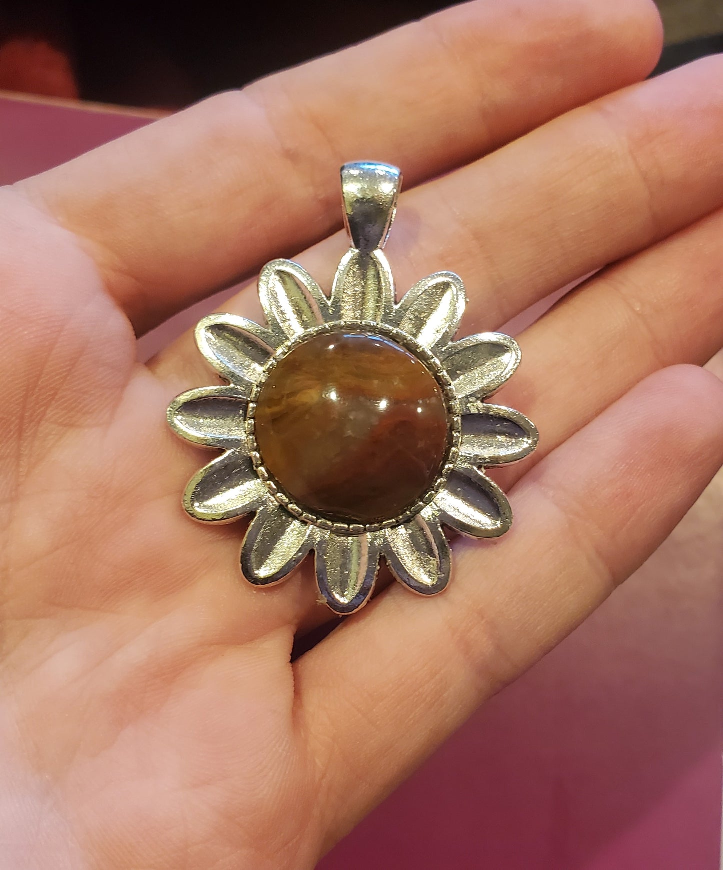 Agate Hill Crayon Jasper Necklace Pendant - 20mm Round Cab, Flower Setting