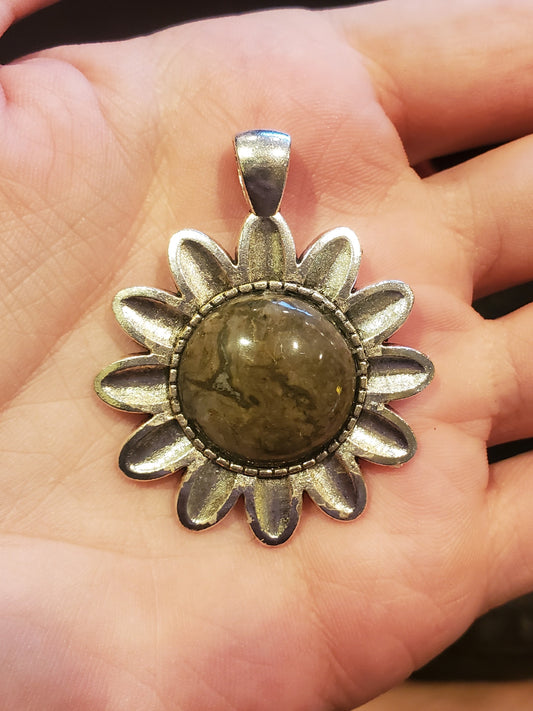 Blackfoot Jasper Pendant - Alloy Flower Setting, 20mm Round Cab