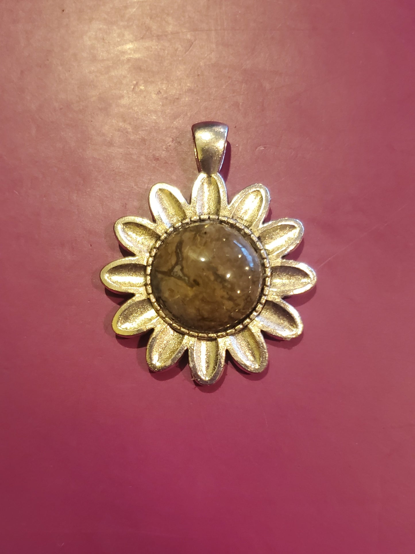 Blackfoot Jasper Pendant - Alloy Flower Setting, 20mm Round Cab