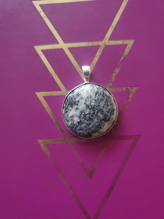Quartz Schist Pendant - Silver Setting, 25mm Round Cab