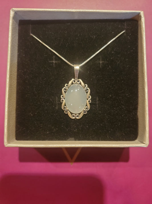 Vintage Style Agate Pendant - 18x13mm Cab, Sterling Silver Setting