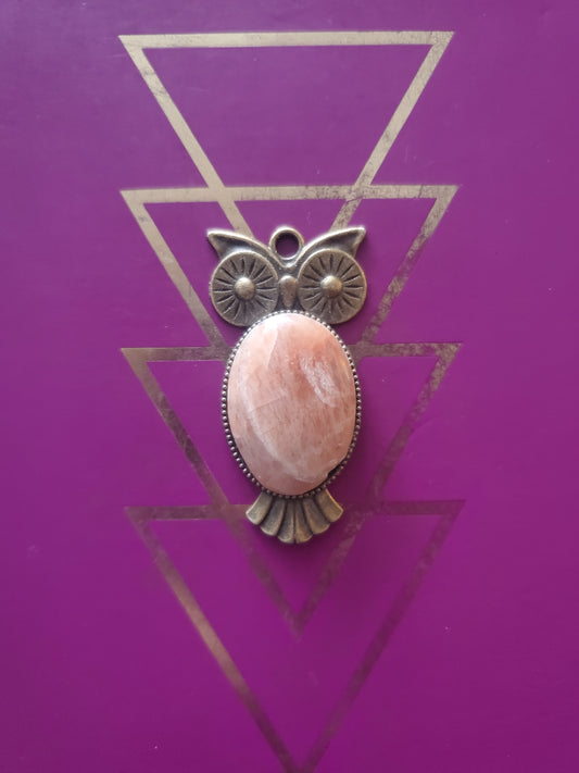 Outer Banks Feldspar Owl Pendant - 25x18mm Round Cab