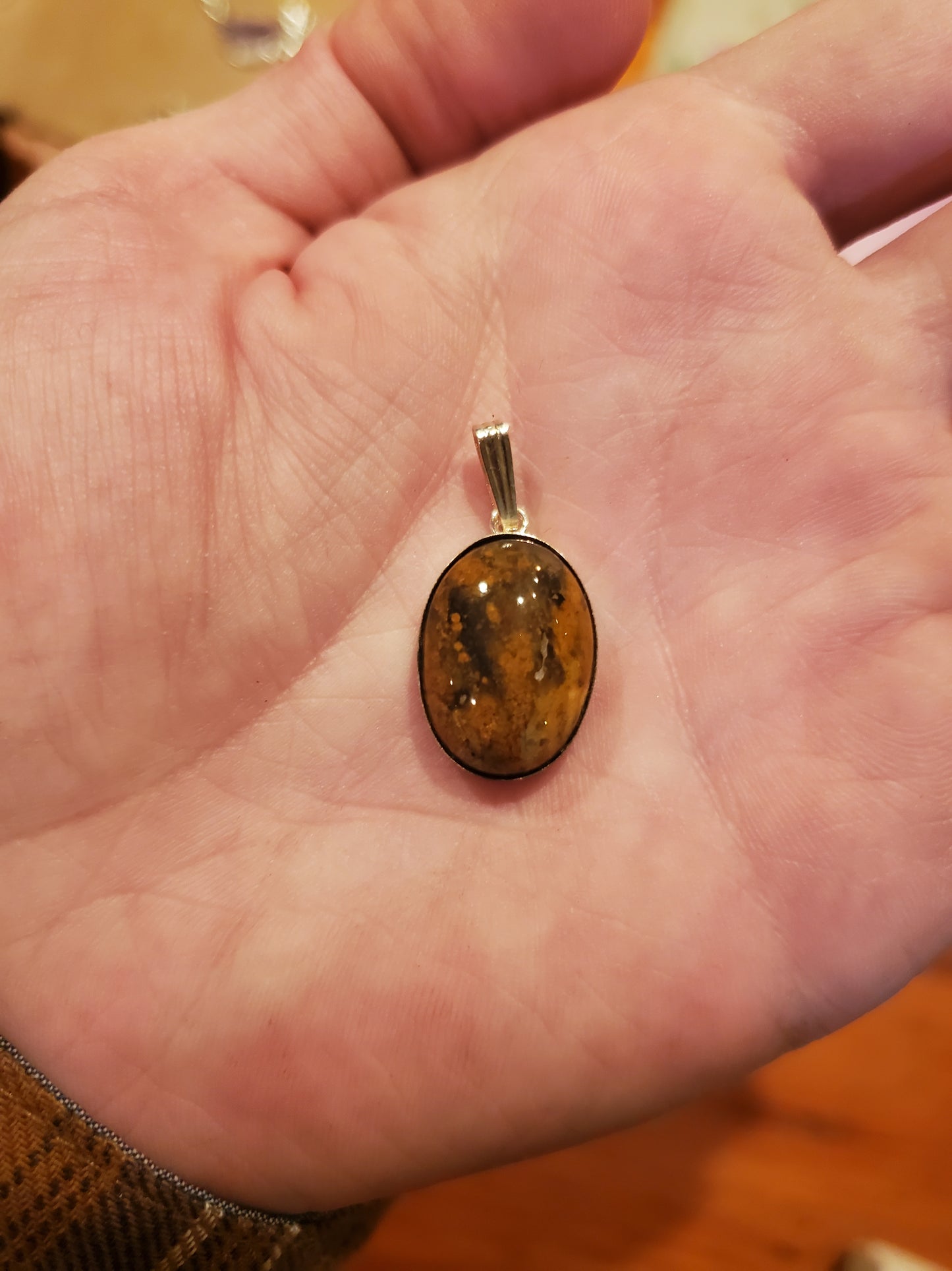 Nevada Honey Agate Pendant - 18x13mm Round, Silver Setting